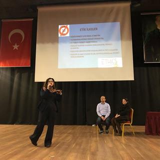 İzmir Demokrasi Üniversitesi - Psikolojik İlk Yardım Eğitimi